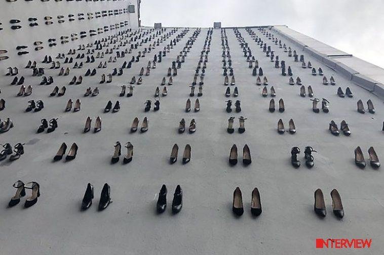 Turkish artist, Vahit Tuna, hung 440 high heels around buildings in Instanbul, a pair for each woman killed by their husband in 2018 / Photo credit: boredpanda.com