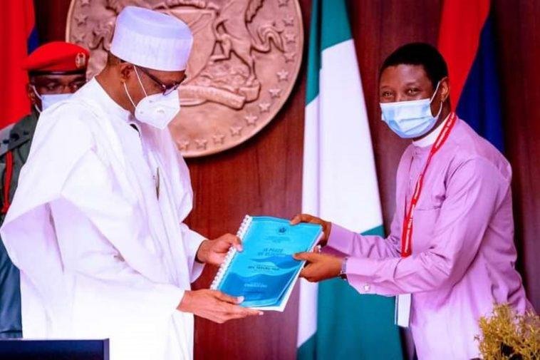 President Muhammadu Buhari and Rev Yakubu Pam, Executive Secretary of the Nigerian Christian Pilgrim Commission (NCPC) / Photo credit: Femi Adesina