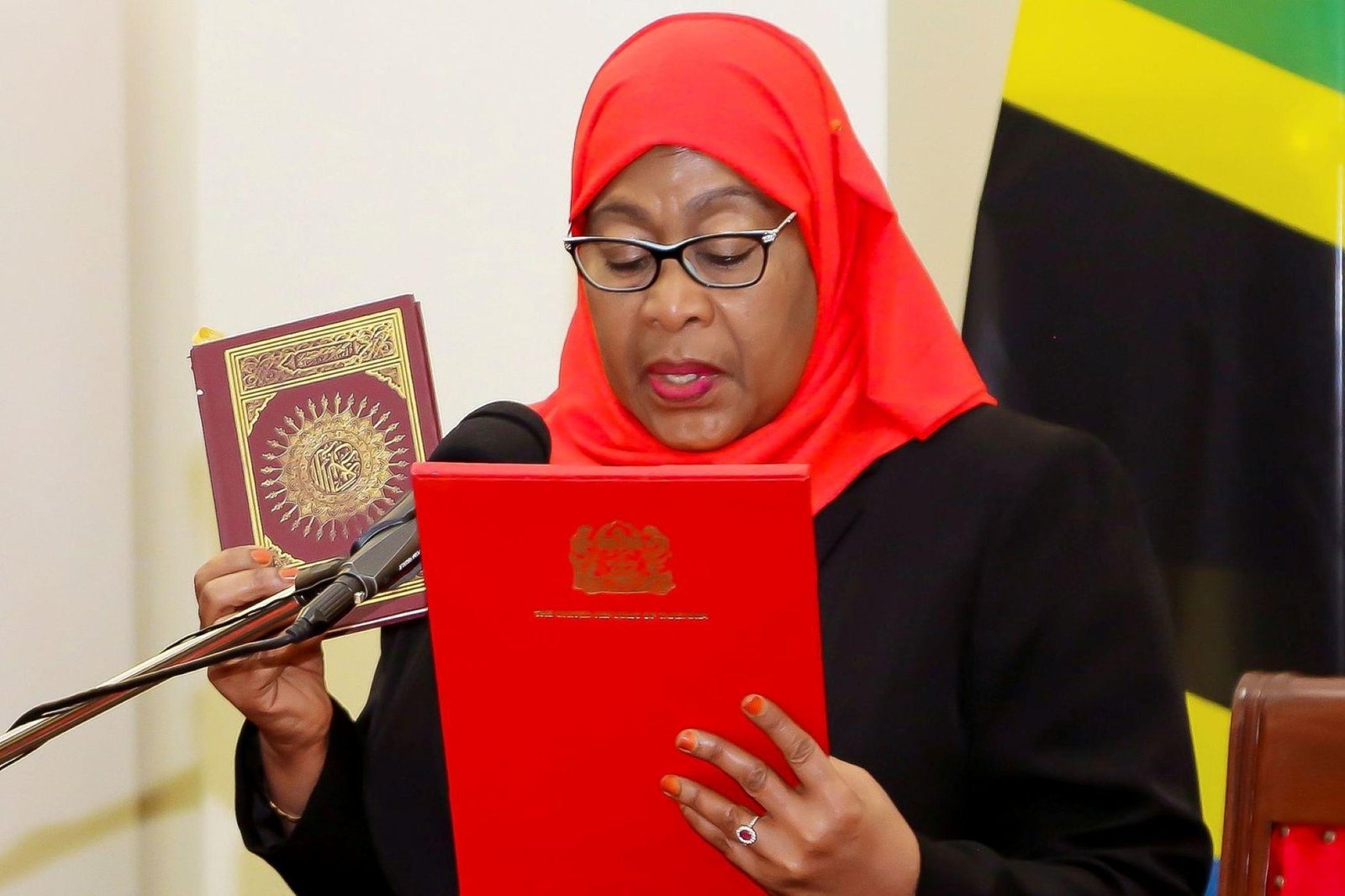 Tanzania’s Samia Suluhu Hassan Sworn In As First Female President ...